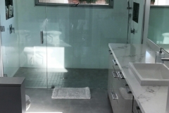 Full Bathroom Pic (4)
