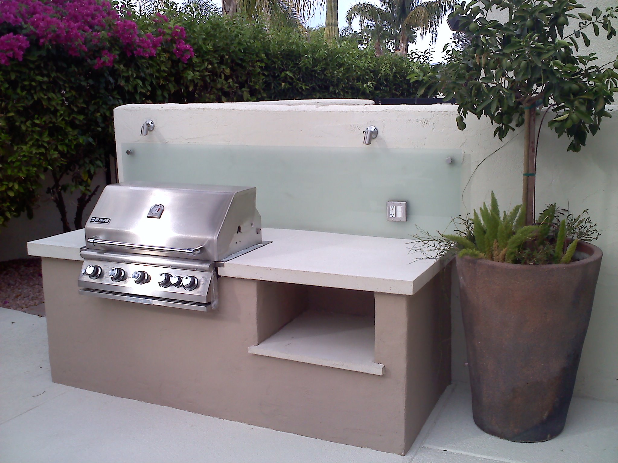 outdoor kitchen